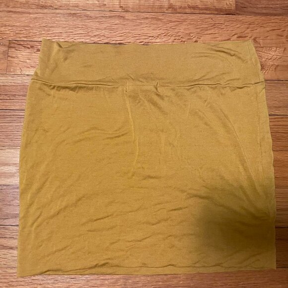 2000’s Mustard yellow mini skirtIt is a size small... - Picture 2 of 3